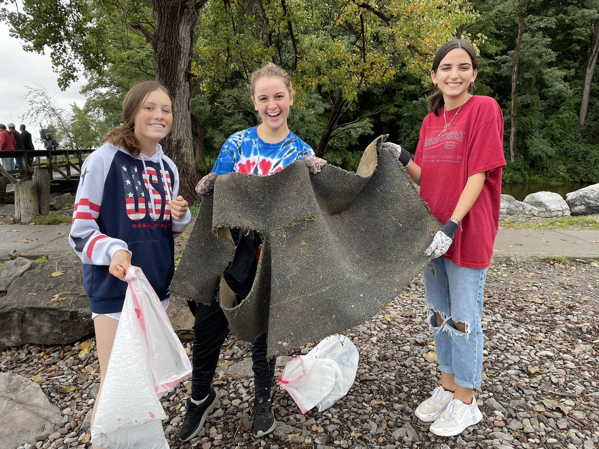 mrsdrury205's tweet photo. Earth Club cleaned up Webster Park today and found some interesting items. If anyone is missing their rug, we got it! @ThomasTitans @WCSDProud  #cleanupwebster https://t.co/FzbuTIvnR9