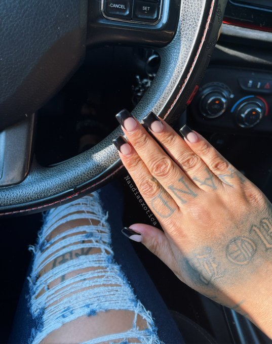 Been so long since my nails were this short. 🖤 💅🏽#nails #nailcam https://t.co/qF4oQW08mX<a href="/tag/nails"class="tags"><span>#nails</span></a><a href="/tag/nailcam"class="tags"><span>#nailcam</span></a>