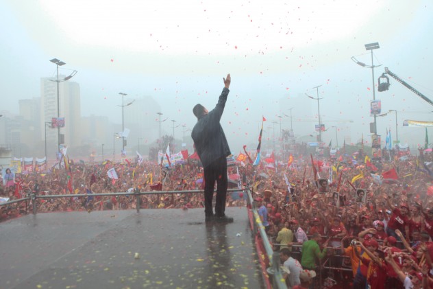 HectoRodriguez's tweet photo. Cuando llega el día del Cordonazo de San Francisco lo primero que hacemos es recordar a Chávez y revivir aquel momento que se inmortalizó en nuestros corazones. Había un no se qué en las calles, un frenesí de amor patriota... https://t.co/ZfEdXBIc95