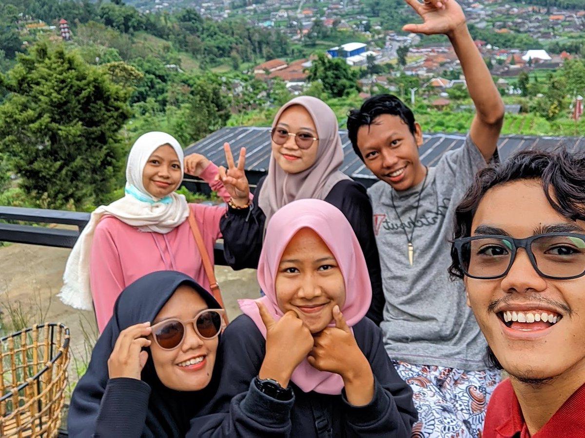 AbdullahSalam_'s tweet photo. sedang menemani sang tokoh utama sebuah drama picisan. https://t.co/dYEZcbv89d