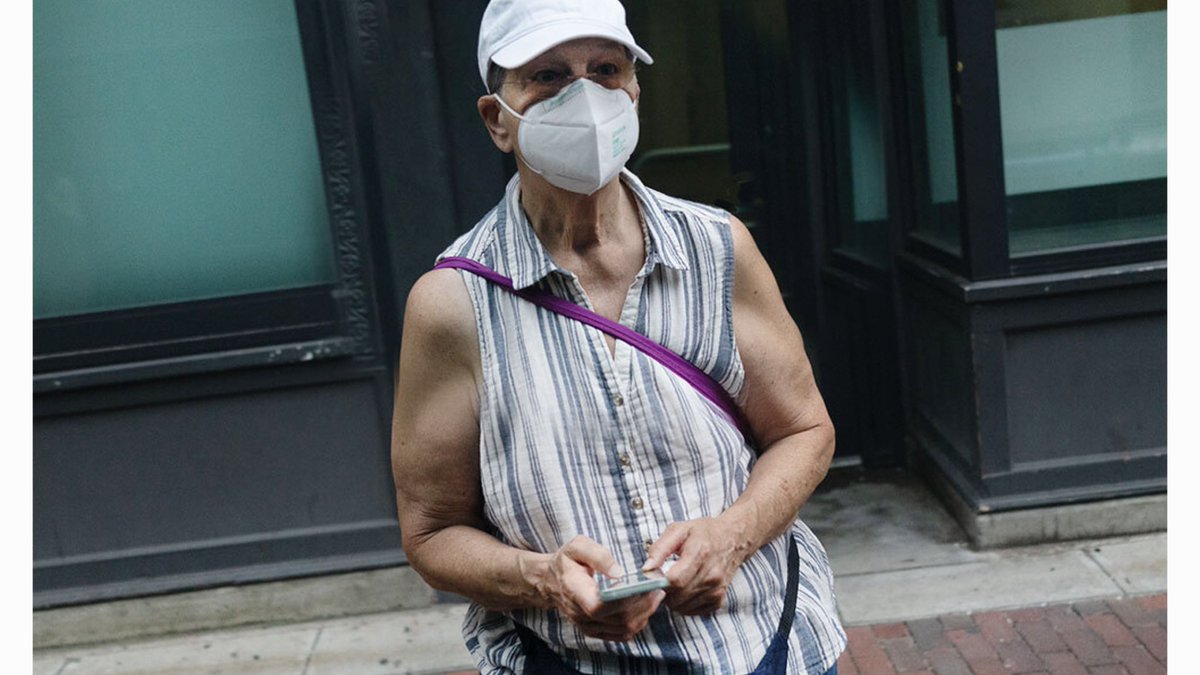 Waiting in Chinatown. . 🚌 From my new series “In Transit.” garyduehr.com/people#/in-tra…