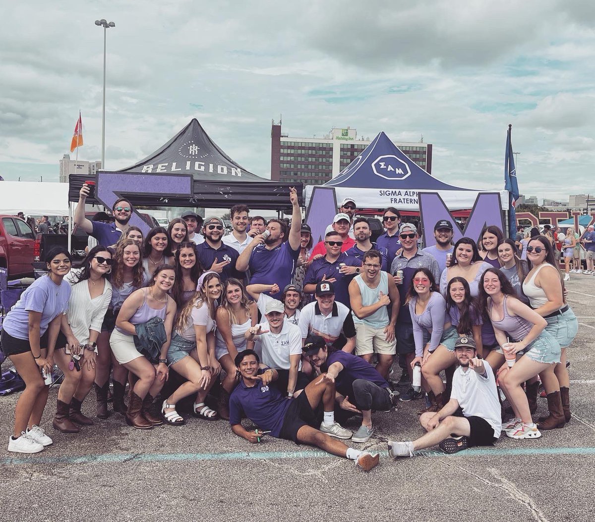 Our brothers had a great time this past weekend tailgating with the women of <a href="/SFASU_DZ/">DELTA ZETA</a> ! Great memories were made and we can’t wait to make many more- F&amp;F!⚜️