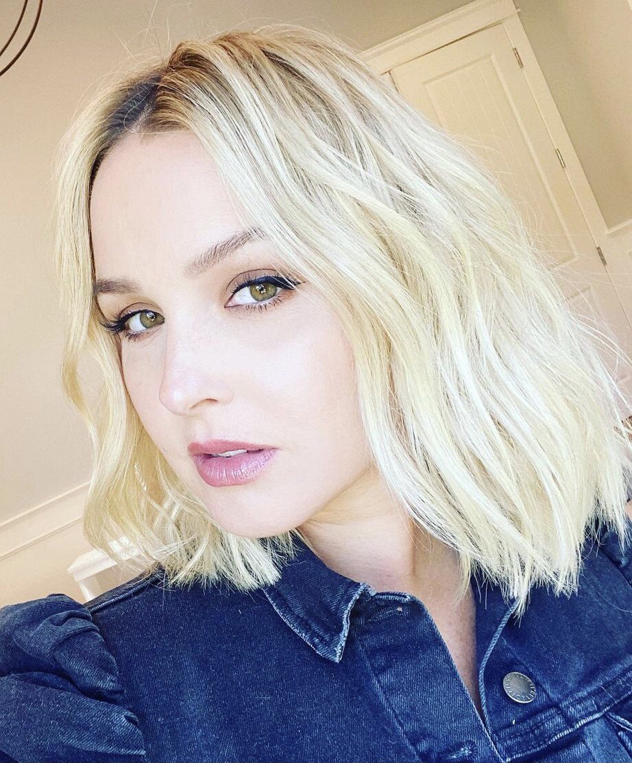 The_GreyMethod's tweet photo. like this tweet if you like blonde jo,
retweet if you already miss brunette jo https://t.co/Hvyf94hEAJ