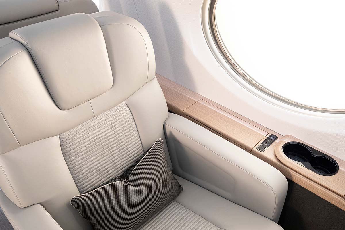 #NEWS: The future has landed. Introducing the Gulfstream #G800, the longest-range aircraft in Gulfstream history, and the Gulfstream #G400, the first new entrant to the large-cabin class in more than a decade. Details: glf.aero/NEW-AIRCRAFT | #ArtOfExcellence