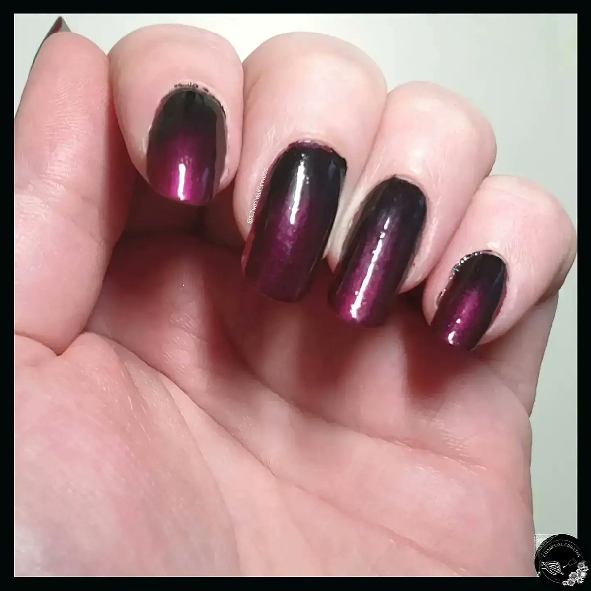 CharcoalCreates's tweet photo. Spooktober week 2: midweek 
Wolfish/one coat black halloween gradient nails! 💅🐺
More on insta!: https://t.co/nPtrioY4AV
•
•
•
•
Featuring #holotaco &amp; #maniology nail polishes
#Halloween #Spooktober #nails #manicure #instadown #instagramdown https://t.co/IGZbKXwXFE