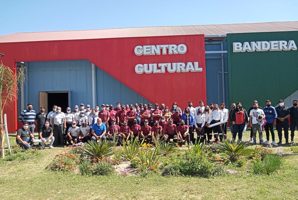 GabyA_Ruiz's tweet photo. Hoy se realizó el 1er encuentro de direcciones Municipales en la Ciudad de @BanderaGM y en el Marco del mismo 56 agentes de tránsitos Incluidos sus Directores recibieron una capacitación por parte del equipo @InfoSegVial esperamos desde Consejo Prov. De Seg. Vial poder replicar. https://t.co/CiZKTQ0qMi