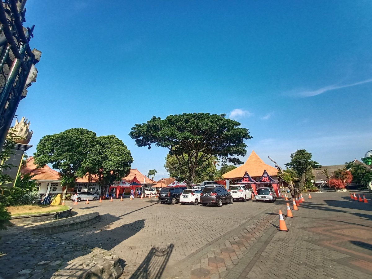 _masguru's tweet photo. Persiapan Vaksin (drivetrhu) dari satlantas kab Malang bertempat di pusat study kendedes depan pasar singosari

dimulai hari ini pukul 08.00
@infomalang @yusufgunawan @KalimayaBaskara @RRIMalang @kepanjen_kita @SingosariMalang @SingosariNews https://t.co/NF1aSUb2Oy