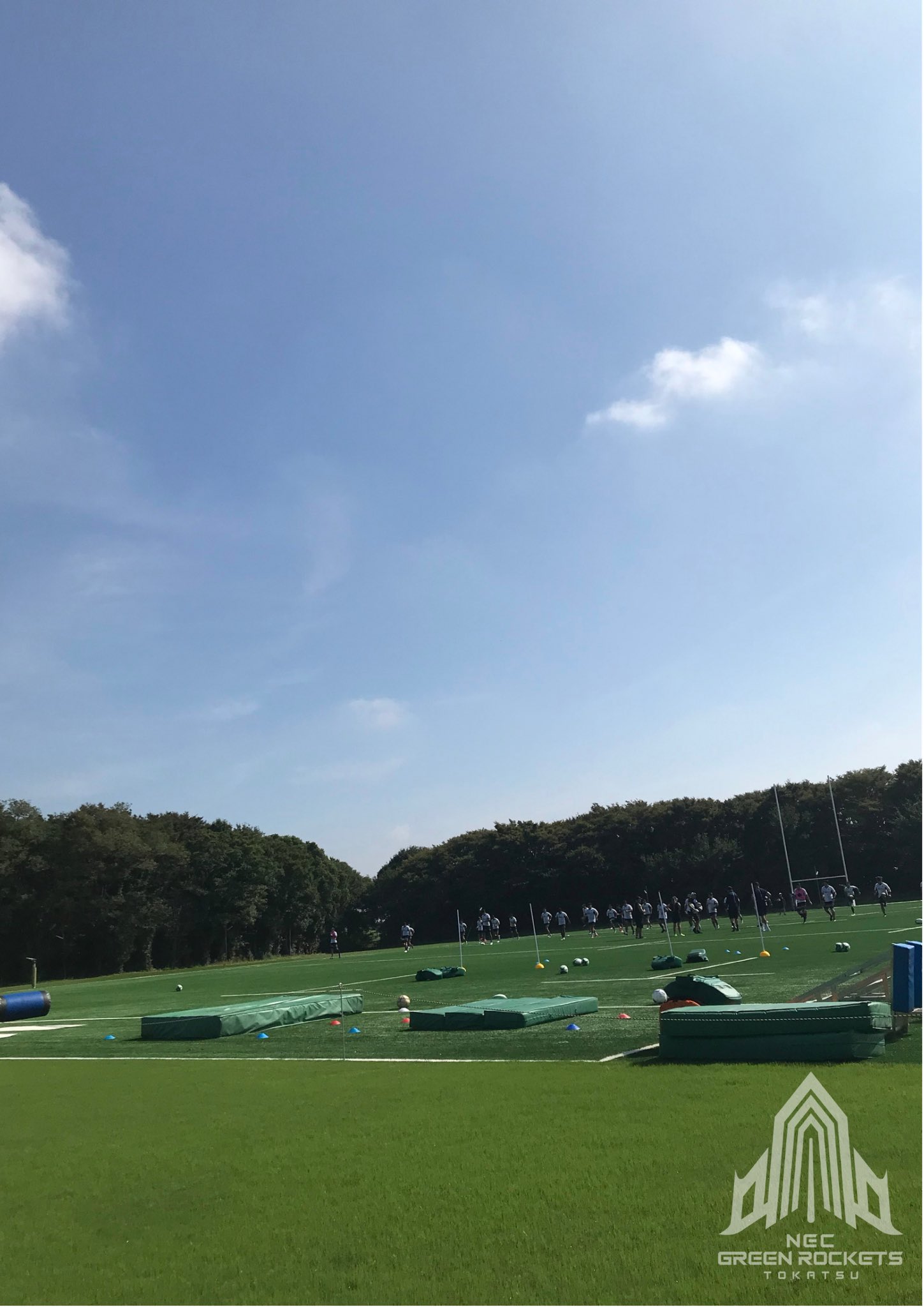 Necグリーンロケッツ東葛 Nec Green Rockets Tokatsu おはようございます 最近気持ちのいい秋晴れ ですね 暑いくらい 先日完成した人工芝グラウンドで練習を行っています 新しいグラウンドは気持ちよく 選手みんな思い切りプレーしてい