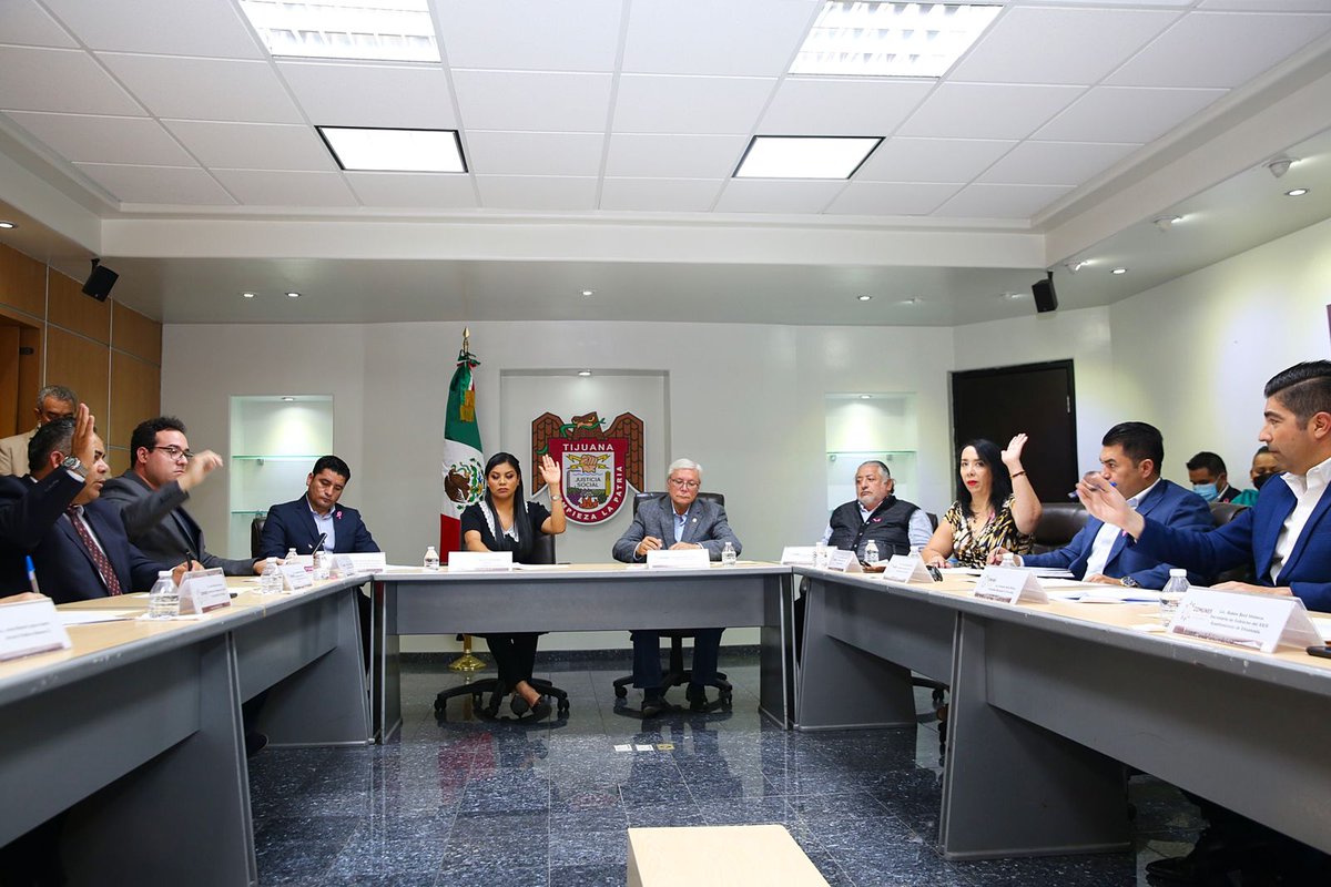 Mientras las alcaldesas y alcaldes de Tijuana, Tecate, Ensenada y Playas de Rosarito se someten ante <a href="/Jaime_BonillaV/">Jaime Bonilla Valdez</a>, Norma Bustamante de #Mexicali le cobra 562 millones que le deben al municipio por concepto de participaciones federales.