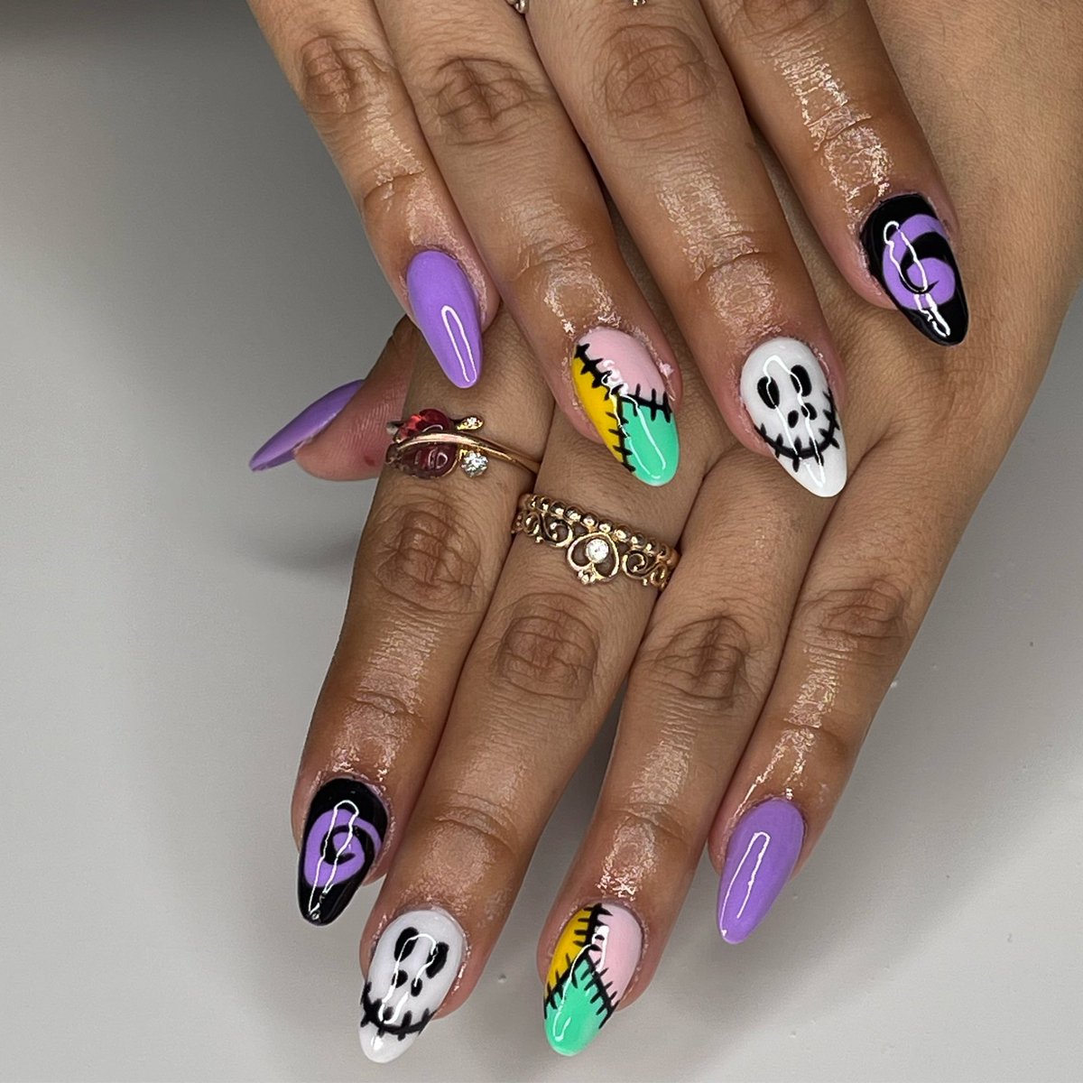 Emimtorrez's tweet photo. Spooky szn has arrived ✨💀 https://t.co/rbYzdwPtm5