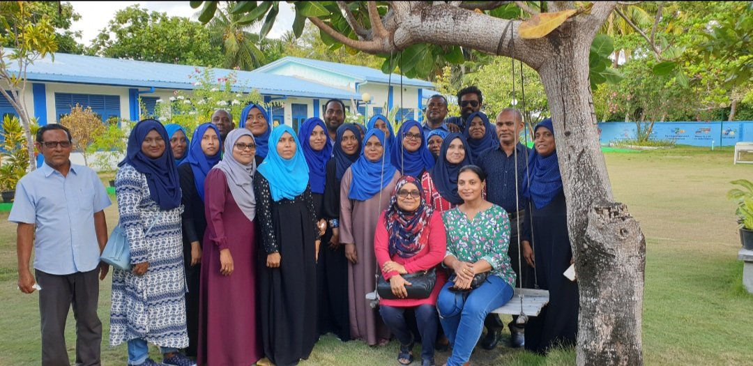 aisthly's tweet photo. މުދައްރިސުންގެ ދުވަހުގެ ތަހުނިޔާ އާއި މުބާރިކްބާދީ އެންމެހާ ލޮބުވެތި މުދައްރިސުންނަށް އަރިސްކުރަން. މި ތަހުނިޔާގައި، ކުރިން މުދައްރިސްކަން ކުރެއްވި ފަރާތްތަކާއި ސްކޫލުތައް ހިންގުމުގައި ބައިވެރިވެވަޑައިގެންނެވި އަދި ބައިވެރިވެ ވަޑައިގަންނަވާ ފަރާތްތައް ޝާމިލުކުރަން ❤️ https://t.co/ZkjXSURHhD