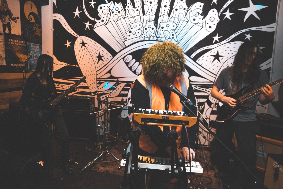 Worm Hero tweet media