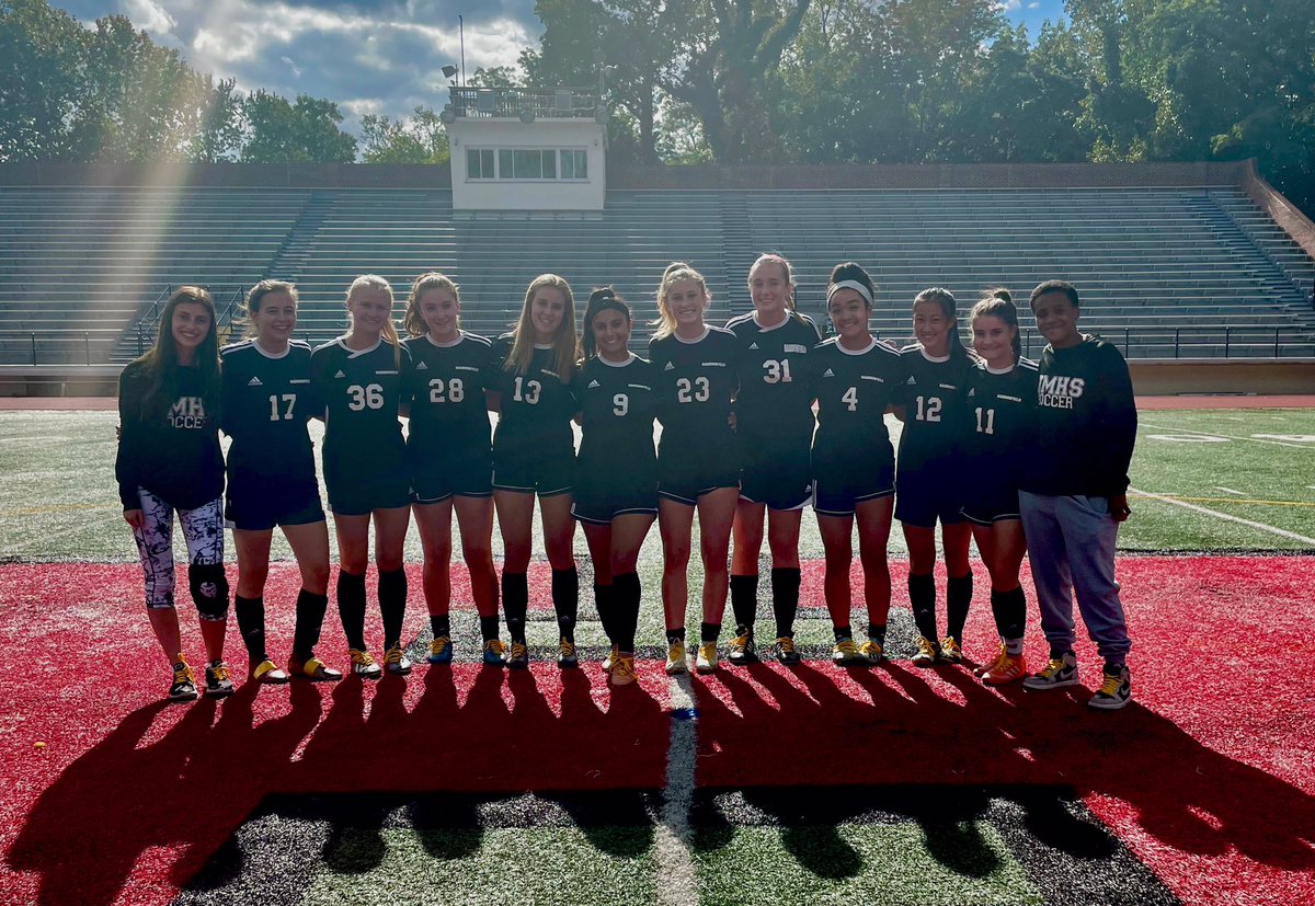 dawgs_wsoccer's tweet image. Congratulations to our 2021 Seniors on an epic senior night! You ladies make us proud every single day. Thank you for your dedication to our program these past 4 years-4-0 win! ❤️⚽️🖤