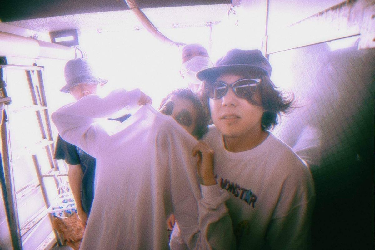 UROROS_NET's tweet photo. ADULT ONLY KIDS、1stアルバム『ADULT ONLY KIDS』からMV「クレイジーフラワー」公開 - https://t.co/SYQRdn4SYR

※初対バン形式ツアー開催中 https://t.co/8IV0CD9gqF