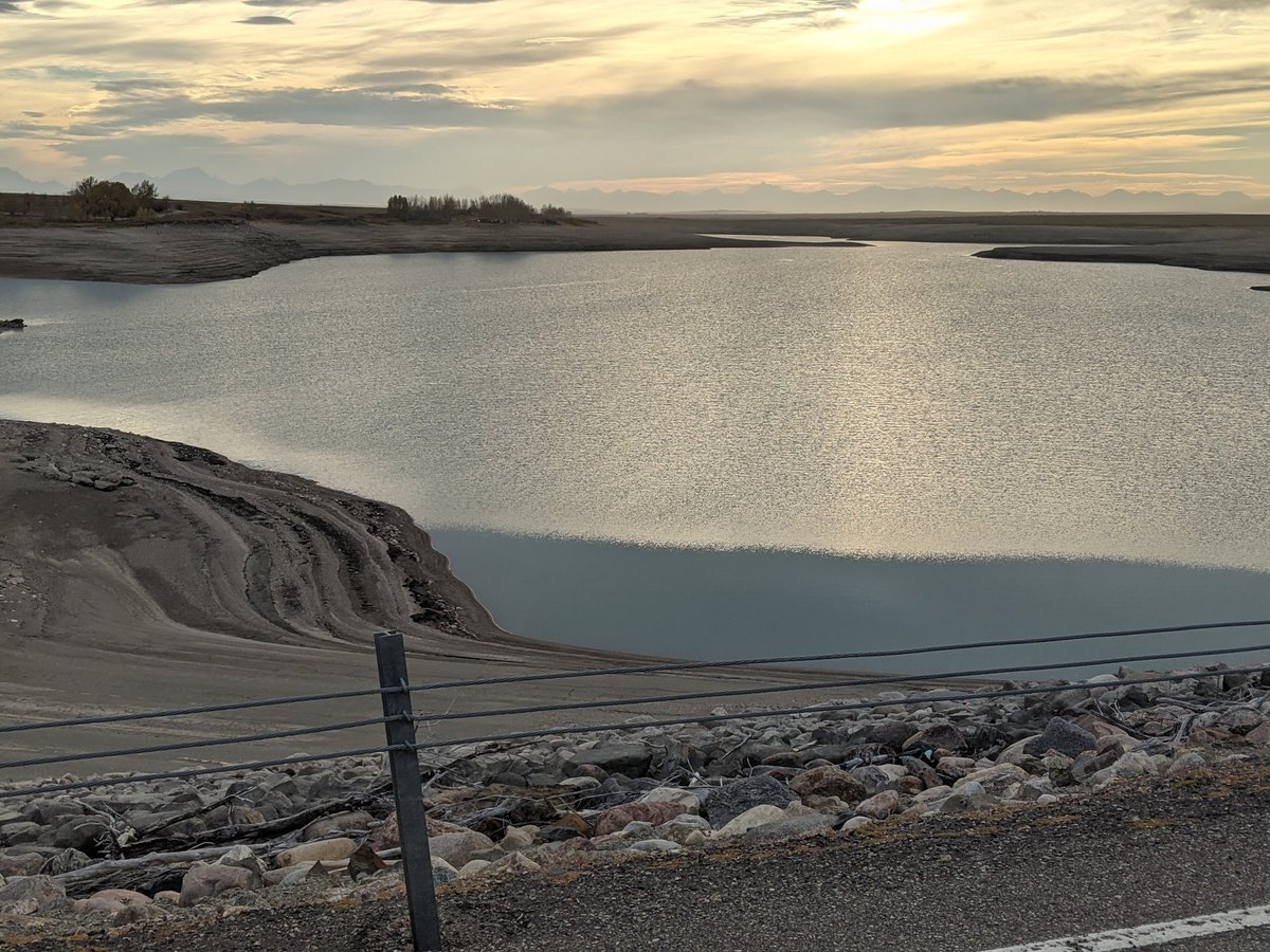 TomFarms6's tweet photo. St Mary's reservoir almost drained. Gonna need some snow this winter https://t.co/RgbuYb4TLI