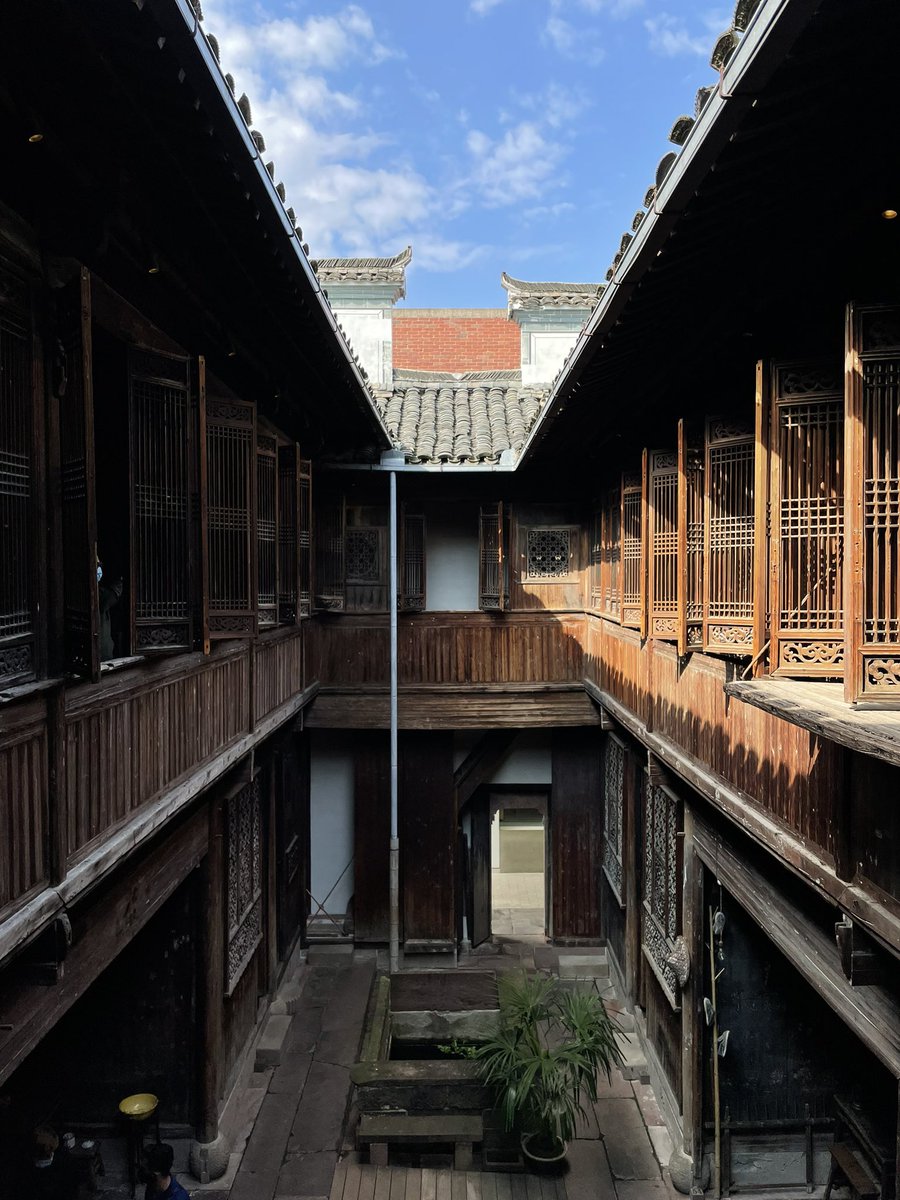 ERNAVAA's tweet photo. Yin Yu Tang, a 200-year-old house built by a thriving merchant surnamed Huang during the Qing Dynasty (1644-1911).

Visit @peabodyessex to explore the Huang family ancestral home to learn more about Chinese art, architecture, and culture #yinyutanghouse #chinesearchitecture https://t.co/ku7huqJC2g