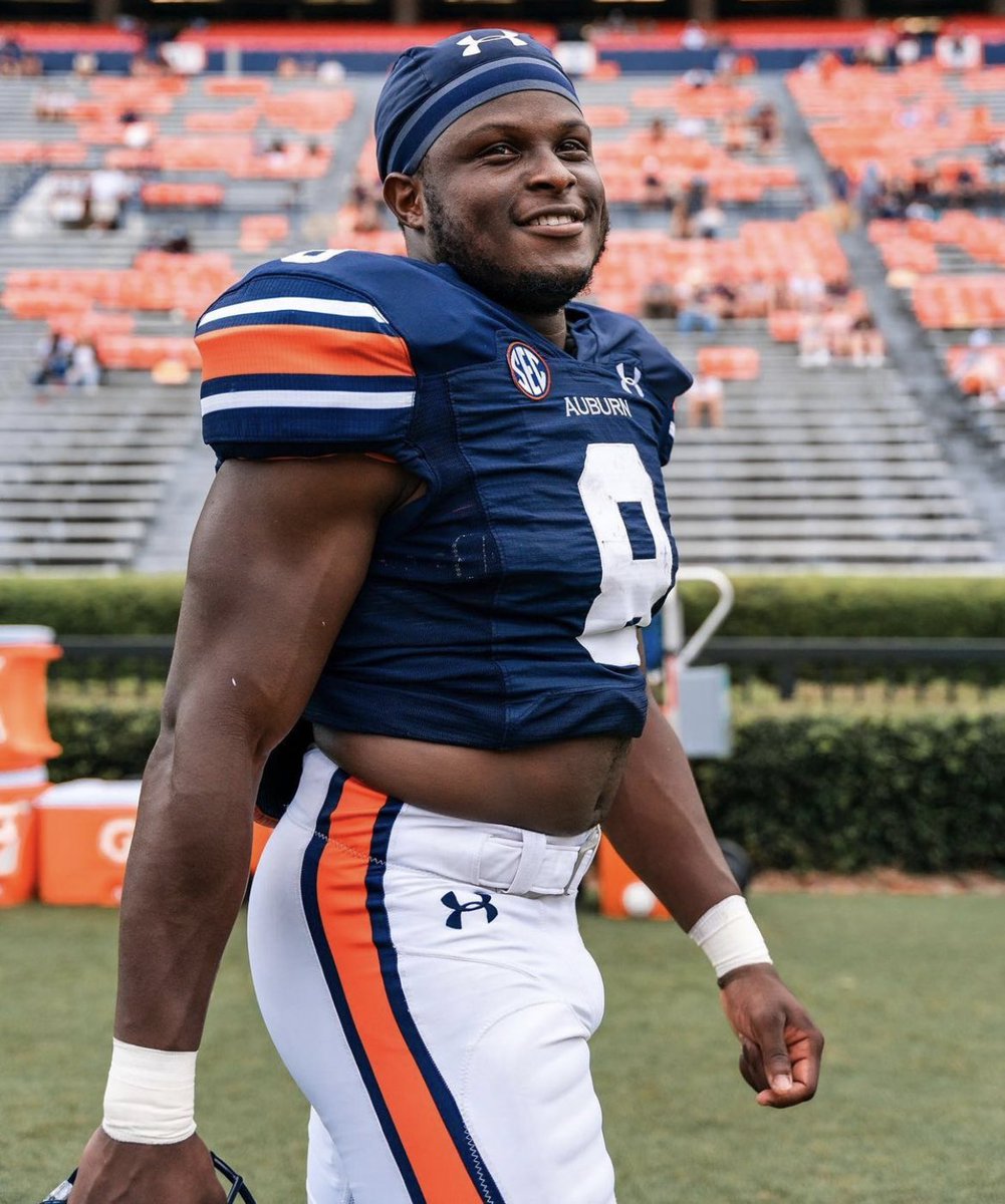 SkyeUnderwood's tweet photo. Shaun Shivers appreciation tweet. Is there another player in the country that plays w/ more🫀than this guy? Dude has been a consummate team player w/ a positive attitude &amp; classy rep of @AuburnFootball &amp; @AuburnU as a whole during his entire 4yr career. Auburn Man to the core https://t.co/cdX9JmZciA