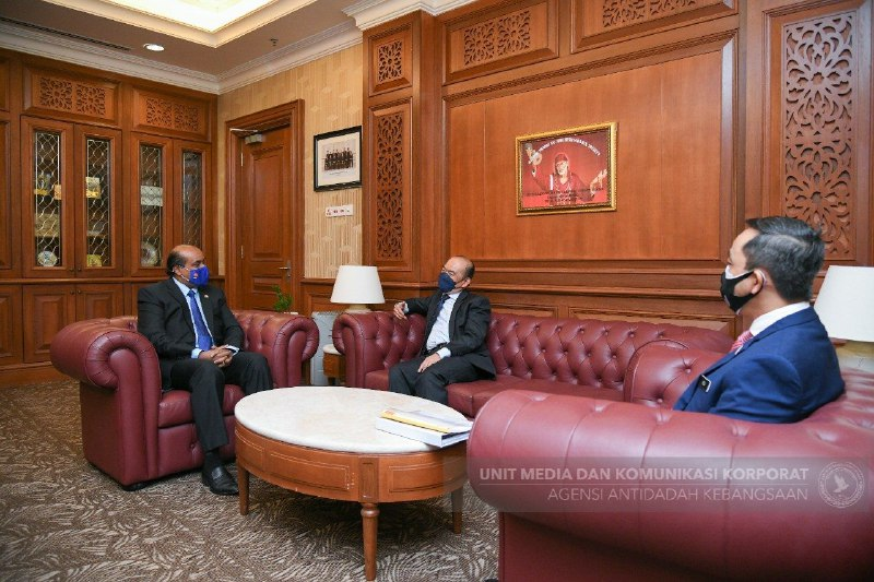 AADKMalaysia's tweet photo. Ketua Pengarah Agensi Antidadah Kebangsaan (AADK), Tuan Sutekno Ahmad Belon mengadakan kunjungan hormat kepada YB. Vidyananthan Ramanadhan, Pengerusi Jawatankuasa Kesihatan dan Alam Sekitar Johor di Bangunan Dato’ Jaafar Muhammad, Kota Iskandar, Iskandar Puteri, Johor. https://t.co/qhSS0bd8cm