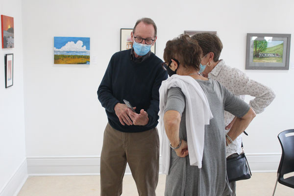 PADailyHerald's tweet image. The Studio 1010 artist group has been around for over a decade, and on Saturday afternoon, the group held a Meet the Artist session to open their annual show at the John V. Hicks Gallery in the Prince Albert Arts Centre.  #Studio1010

paherald.sk.ca/2021/10/04/stu…