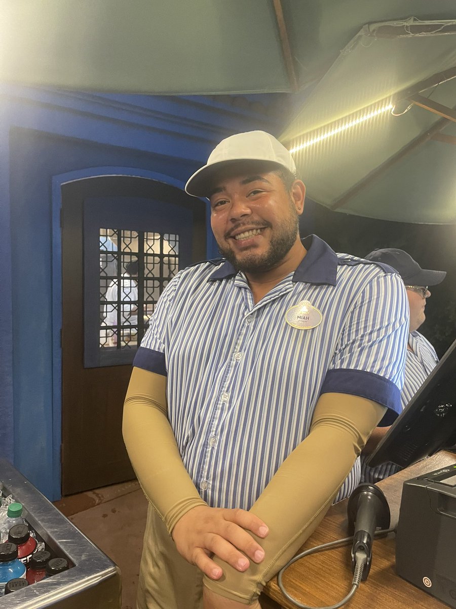 itskoasark's tweet image. Shout out to this LOVELY Cast Member who made my best friend and I entire night!!! Thank you so much for all you do! ♥️♥️♥️♥️ we appreciate you so much Miah♥️ You are such a light in this world  #CastComplement