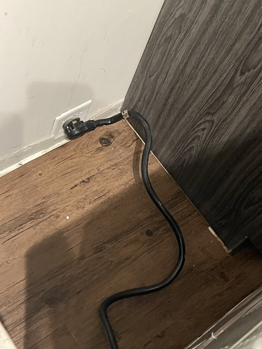 NukArchives's tweet image. My perc fell behind the oven I was in this mf goin crazy