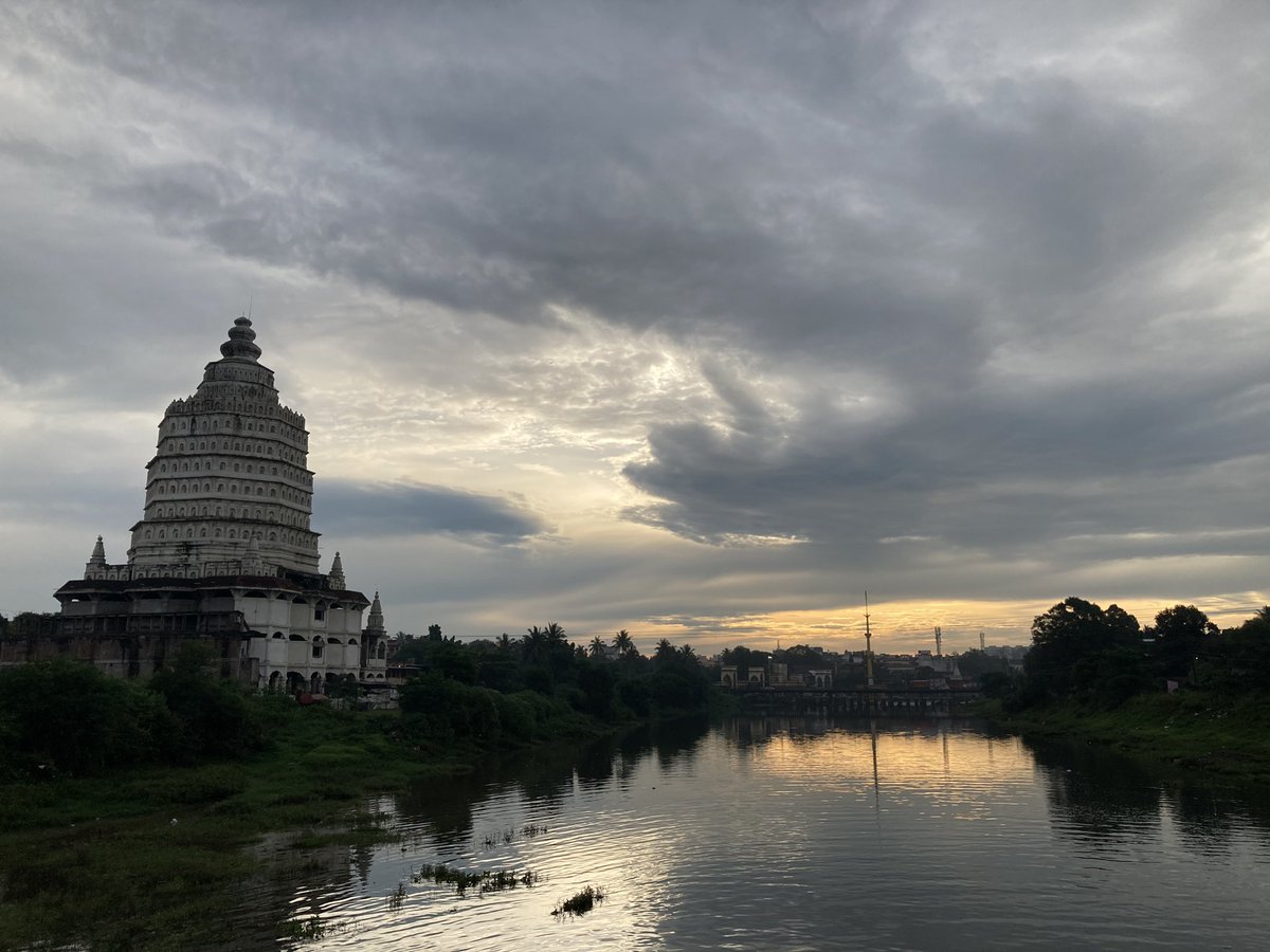 akhaware's tweet image. Back to riding after 3 days with 40 kms. Was literally #ChasingSunlight today. Changed plan twice and finally reached #AlandiTemple. More pictures coming soon…