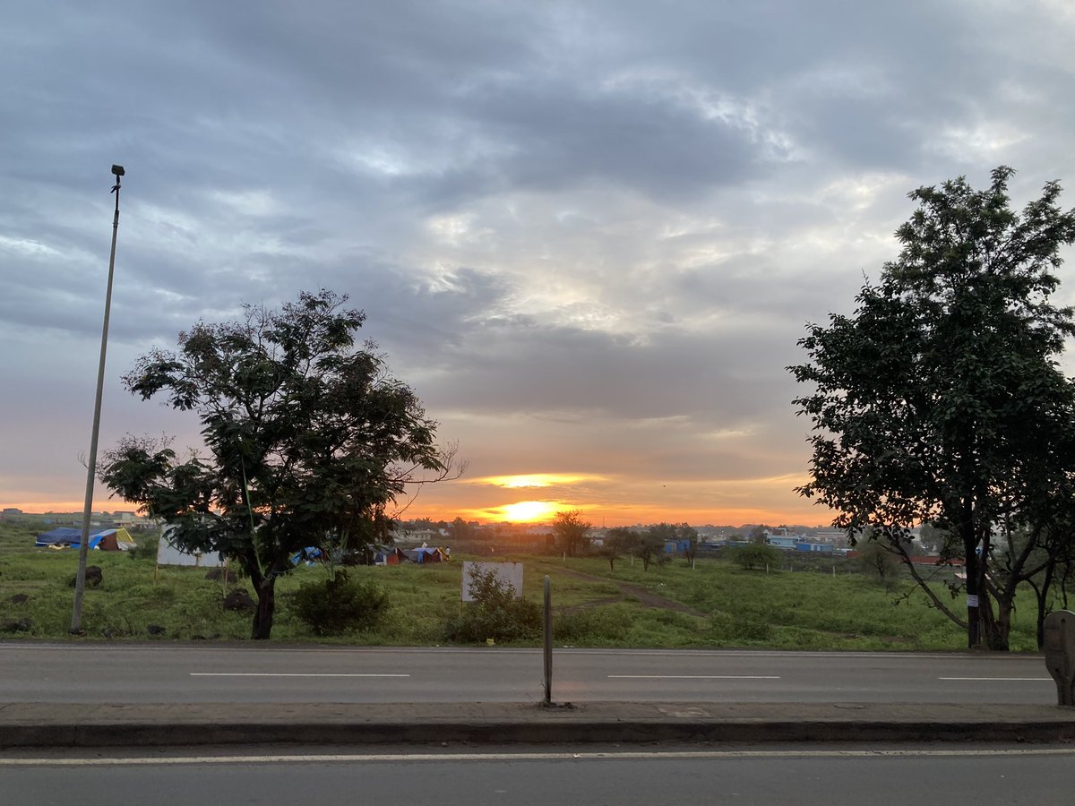 akhaware's tweet image. Back to riding after 3 days with 40 kms. Was literally #ChasingSunlight today. Changed plan twice and finally reached #AlandiTemple. More pictures coming soon…