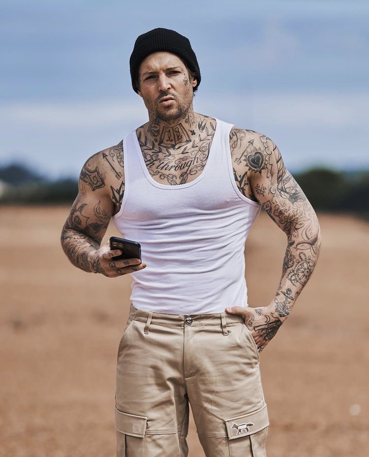BriHarrisonRP's tweet image. #MCM his muscles and tattoos….. Damn #Hottie #Mine 

@ShawsFortune