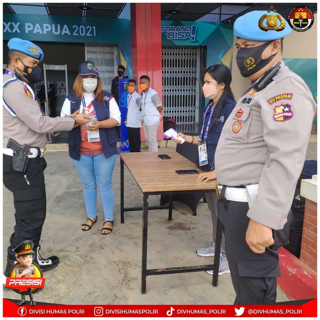 Humas_Respasbar's tweet photo. *DUKUNG PON XX, TNI-POLRI PASTIKAN PERTANDINGAN WUSHU &amp; SEPAKBOLA WANITA DI MERAUKE AMAN*

Personel gabungan TNI-Polri terus hadir menjaga keamanan dan ketertiban PON XX yang diselenggarakan di Papua.

#PolriSemarakkanPON
Terapkan Prokes Ketat https://t.co/o2FehlC2Sc