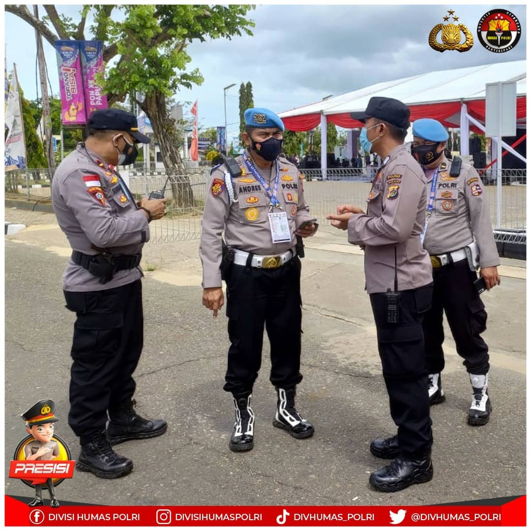 Humas_Respasbar's tweet photo. *DUKUNG PON XX, TNI-POLRI PASTIKAN PERTANDINGAN WUSHU &amp; SEPAKBOLA WANITA DI MERAUKE AMAN*

Personel gabungan TNI-Polri terus hadir menjaga keamanan dan ketertiban PON XX yang diselenggarakan di Papua.

#PolriSemarakkanPON
Terapkan Prokes Ketat https://t.co/o2FehlC2Sc