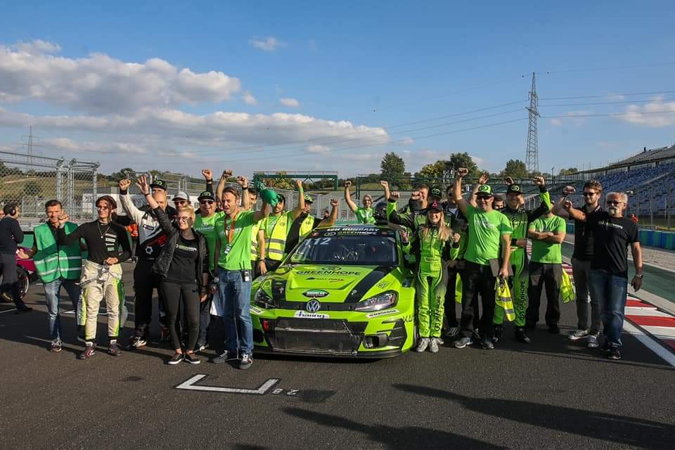 4th win in 2021 🏆#24hSeries for 👨🏻‍🔧#AutoramaMotorsport by 👨🏻‍🔧#WolfPowerRacing.
The 🏎️#VolkswagenGolfGTI driven by 👨🏻‍🚀#MilosPavlović, 👨🏻‍🚀#ChristophLenz, 👩🏼‍🚀#JasminPreisig and 👨🏻‍🚀#EmilHeyerdahl won the ⏱️#12hHungaroring.

READ MORE▶️tcr-series.com/news/item/auto…
#TCR #TCRseries #motorsport