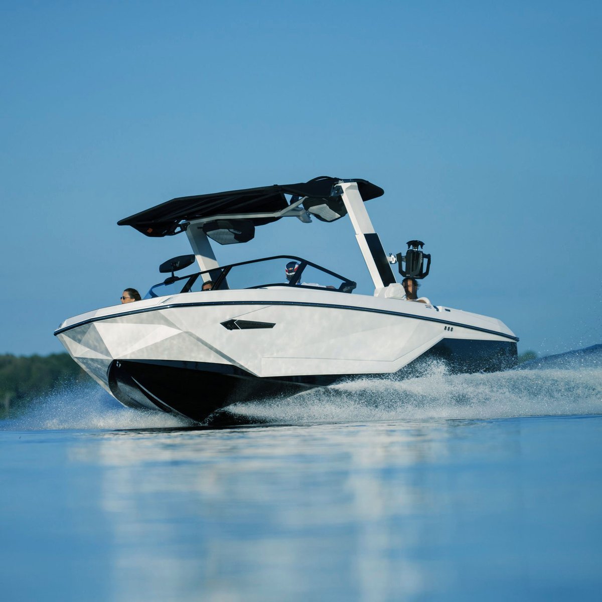 NauticForce's tweet photo. #superairnautique G23 2022 : une forme à couper le souffle…
#wakesurf #wakeboard #wakeboat https://t.co/e5MCnD2GIs