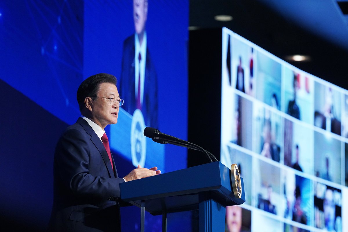 우리 민족은 수많은 위기와
역경을 힘을 모아 헤쳐 왔습니다.
포용과 상생의 정신을 실천하며,
국경을 넘어 연대와 협력의
힘을 발휘해 왔습니다. 그러나 우리는
아직 분단을 넘어서지 못했습니다.
재외동포들의 시각에서 바라보면,
남북으로 나뉘어진 두 개의 코리아는
안타까운 현실일 것입니다.