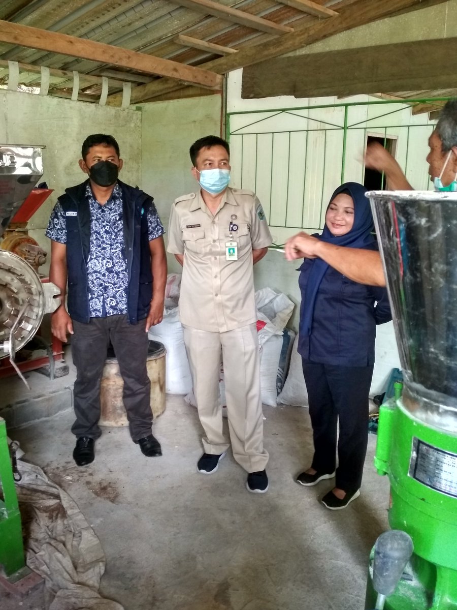 paputunganmila's tweet photo. Selasa(5/10),Jamila Paputungan, Luhkan Bolaang Mongondow bersama dgn Teknisi Gerpari di Pokdakan Telaga kom. Ds Komangaan, uji coba mesin pakan ikan bantuan dari DJPB KKP #GiatLuhkanSatminkalBitung #Bolmong @bpppbitung @puslatluhkp https://t.co/6z57SkxLVz