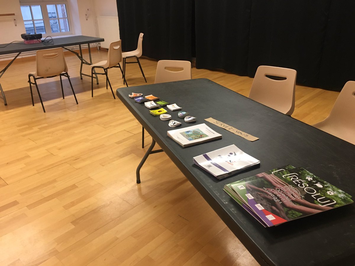 framasoft's tweet photo. Et pendant ce temps là, on s’installe à #orléans pour 3 jours à l’occasion de #POPMIND organisé par l’ @UFISC On y anime le rond-point des alternatives numériques avec #cenabumix et @labomedia https://t.co/EyFvgRtqbI