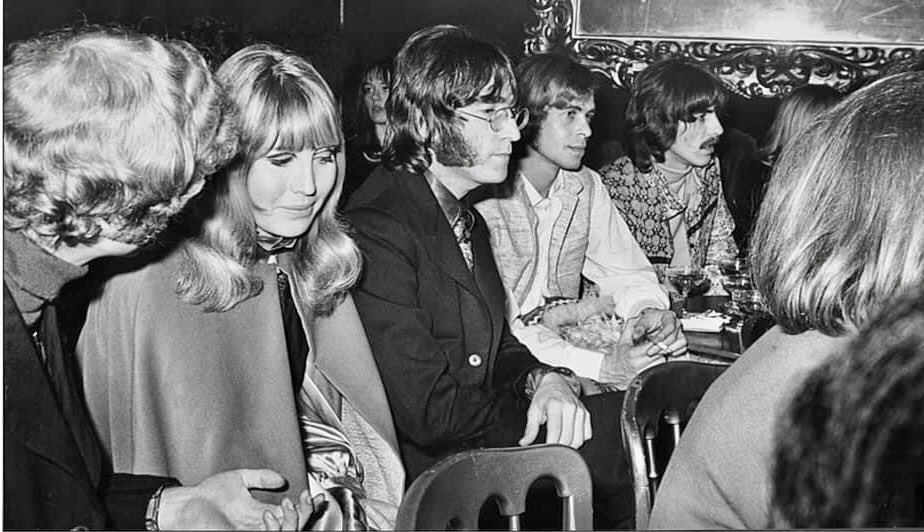 ToursBeatles's tweet photo. With Cynthia Lennon and Magic Alex at the Revolution Club, Mayfair, London, January 1968 #TheBeatles #CynthiaLennon #MagicAlex #RevolutionClub #sixties #1960s #sixtiesstyle #beatleslondon https://t.co/QGEQjx0NwC