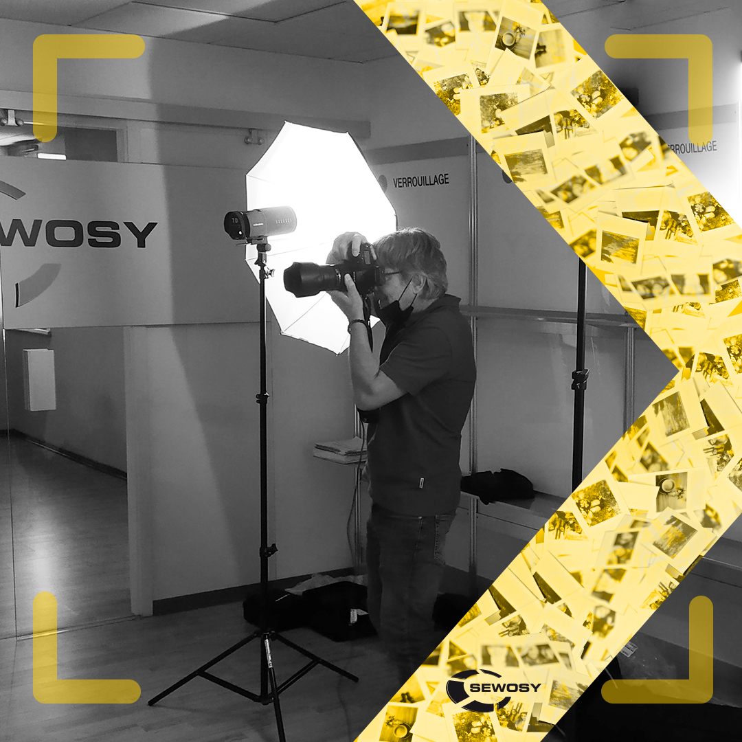 Que peut-il bien se passer chez SEWOSY ?
Un Shooting Photo !! 📸😊
De nouveaux collaborateurs nous ont rejoints. Bientôt vous en saurez plus sur eux, restez connecté 📳

#photo #shooting #equipe #portrait