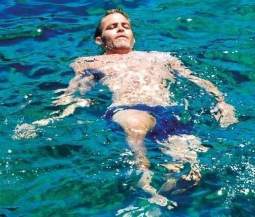 ashlee70's tweet photo. Just #chrispine chillin in the ocean! https://t.co/0wJlm0S1kz