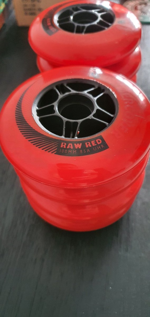 dargen's tweet photo. I couldn't resist. New wheels. 
#Undercover RAW RED 100mm 85A https://t.co/kcEfXIVyrP