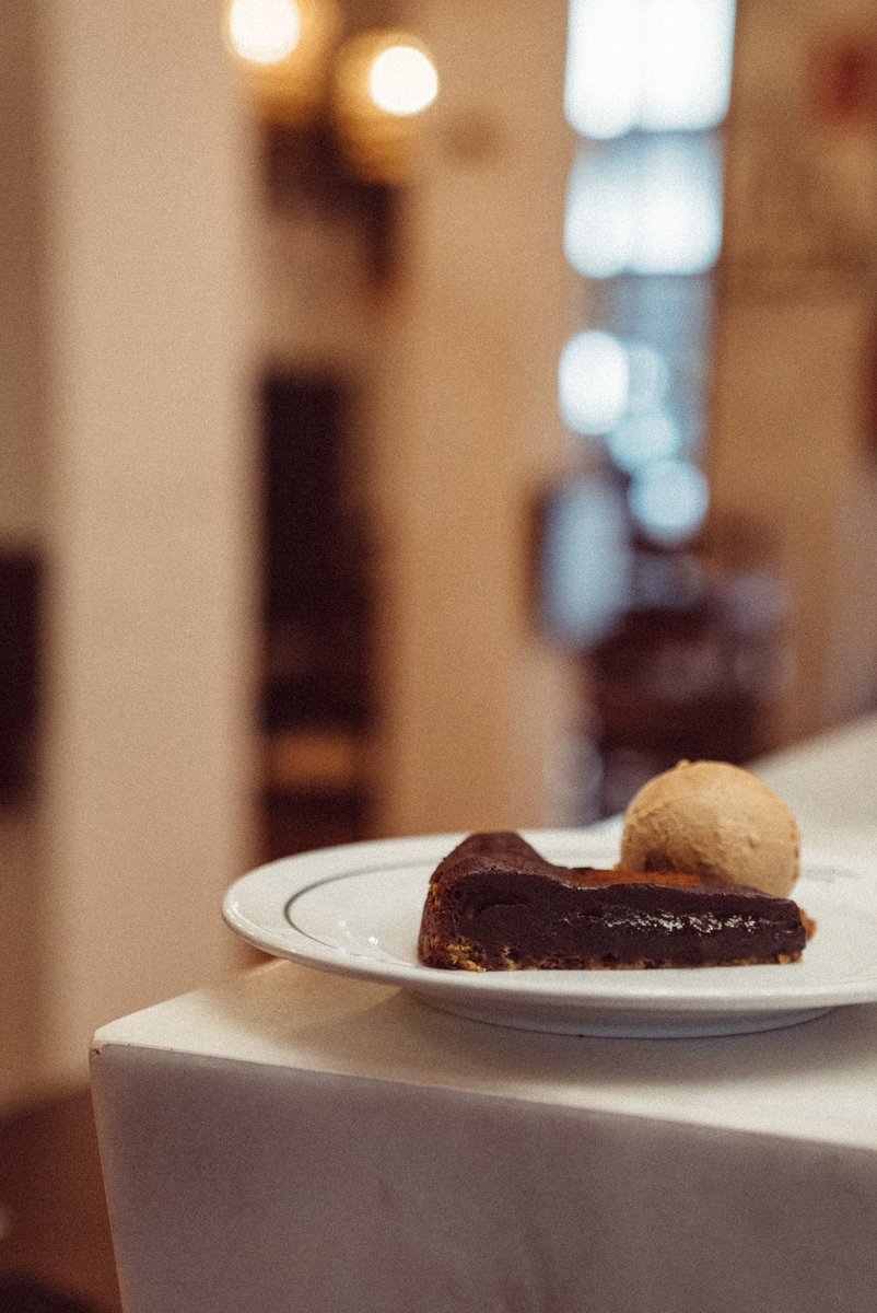 AnyoraBodega's tweet photo. Se nos ha puesto cuerpo otoñal con ganas de tarta de chocolate con helado de “cremaet”.

Canyamelar dolç!

Carrer d’en Vicent Gallart, 15
Canyamelar * València https://t.co/IIAJ6naHiI