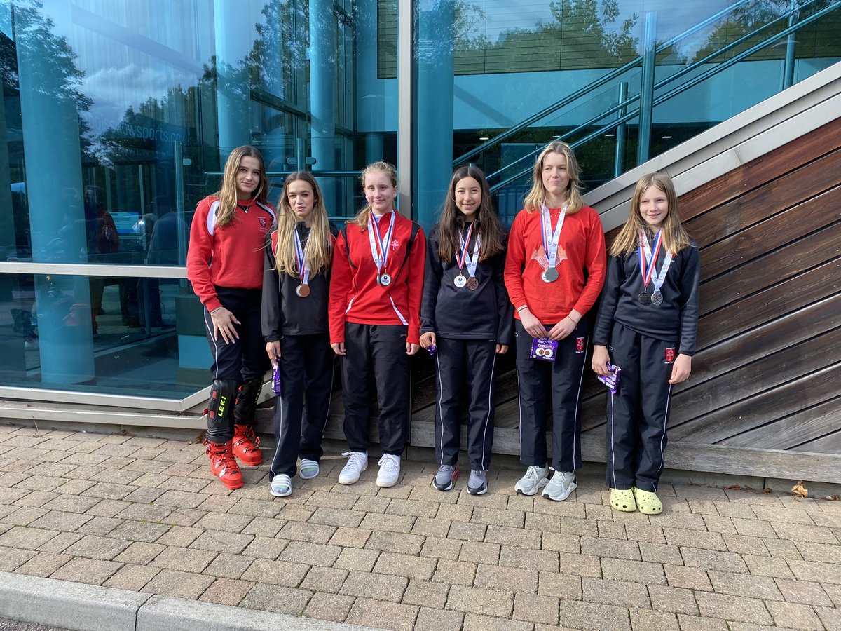 Following from the success of the morning, our senior teams did absolutely fantastic: 

Freesia 3rd U14 girls
Millie 2nd U14 girls
Emily 4th U16 girls
Eleanor 5th U16 girls
Alex 1st U16 boys 
Oscar 4th U16 boys 
🎿⛷