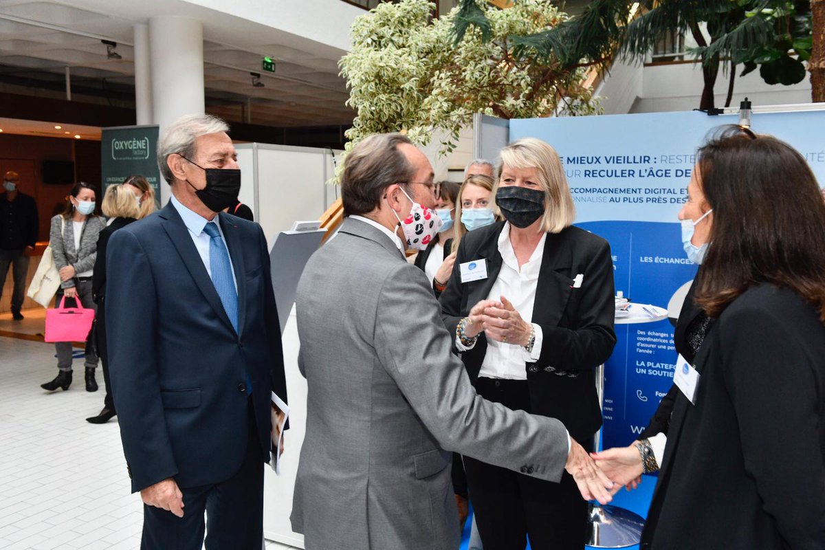instituthds's tweet photo. @E_Tonomy se poursuit aujourd'hui avec la présence de Georges Siffredi, Président du Conseil départemental des @hautsdeseinefr, et @pierre_bedier, Président du Conseil départemental des @Les_Yvelines, au stand #Juvenior de l'@InstitutHDS.
#ETonomy #HautsDeSeine #Yvelines https://t.co/fQOAJiW2tY