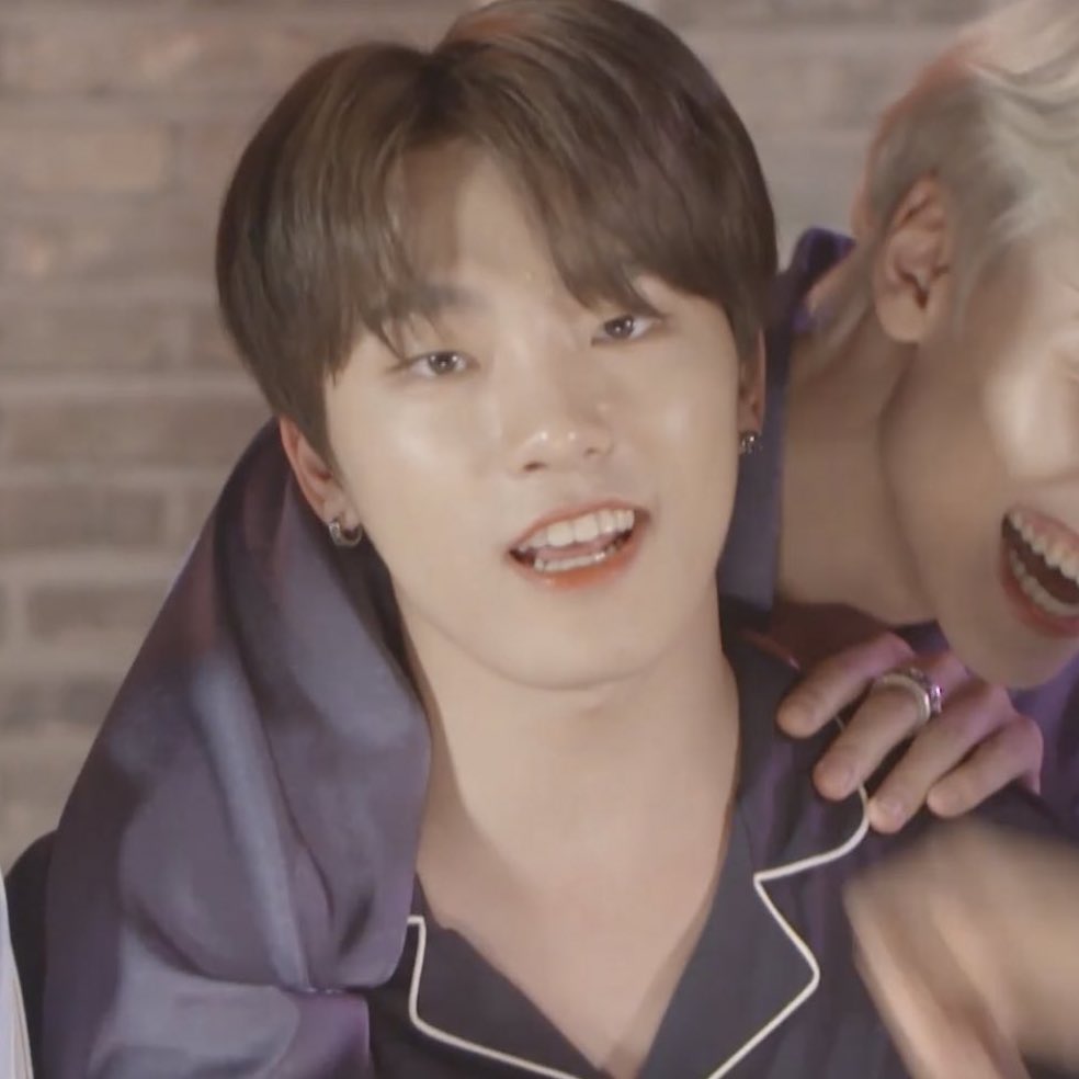 chansol429's tweet photo. 어머?? https://t.co/ZonaoJZrMO
