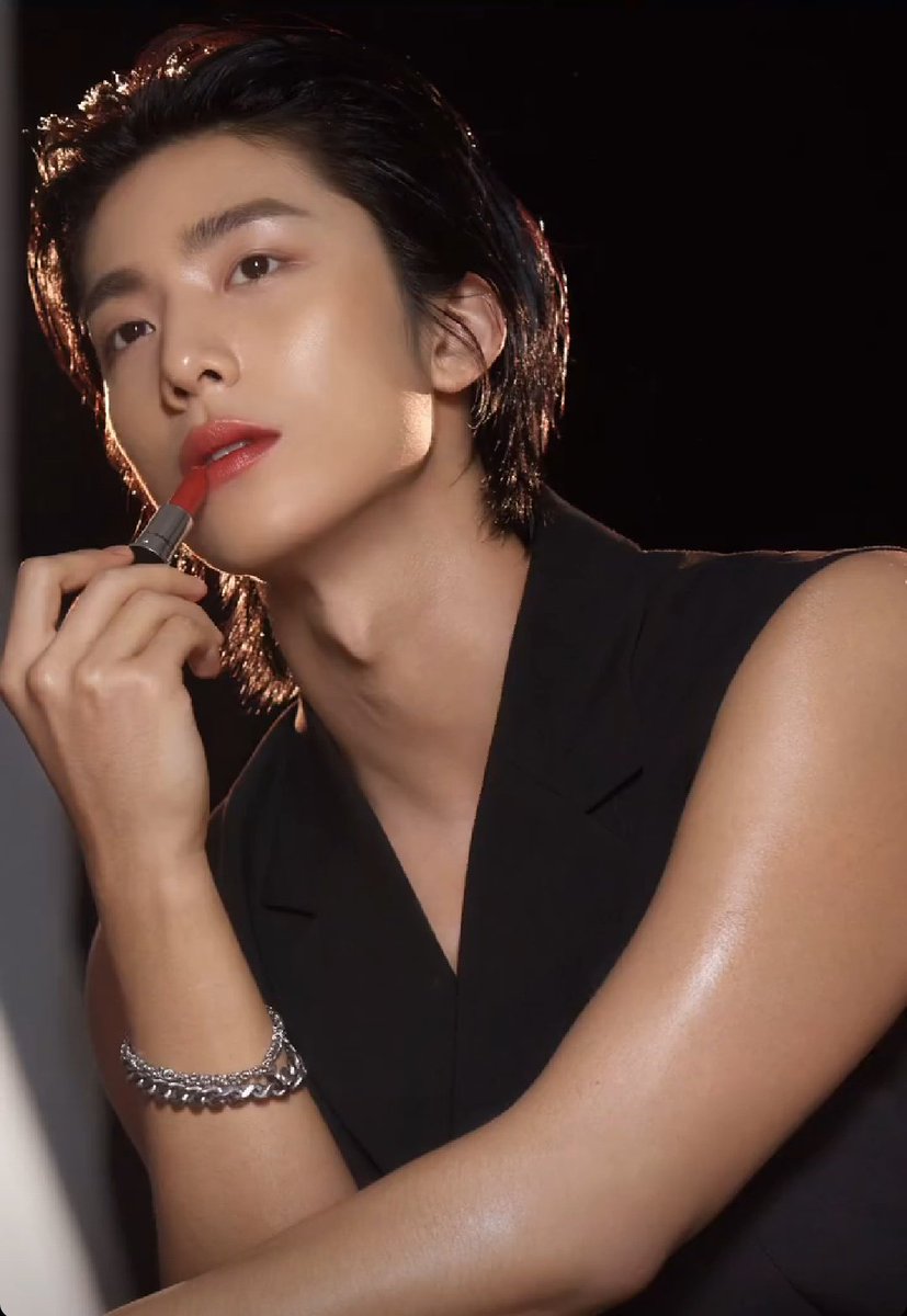 hourly_hwiyoung's tweet photo. ~ hour 5472 of hwiyoung 
•210802
{ #SF9     #HWIYOUNG #휘영 @SF9official } https://t.co/x58VUEa99W