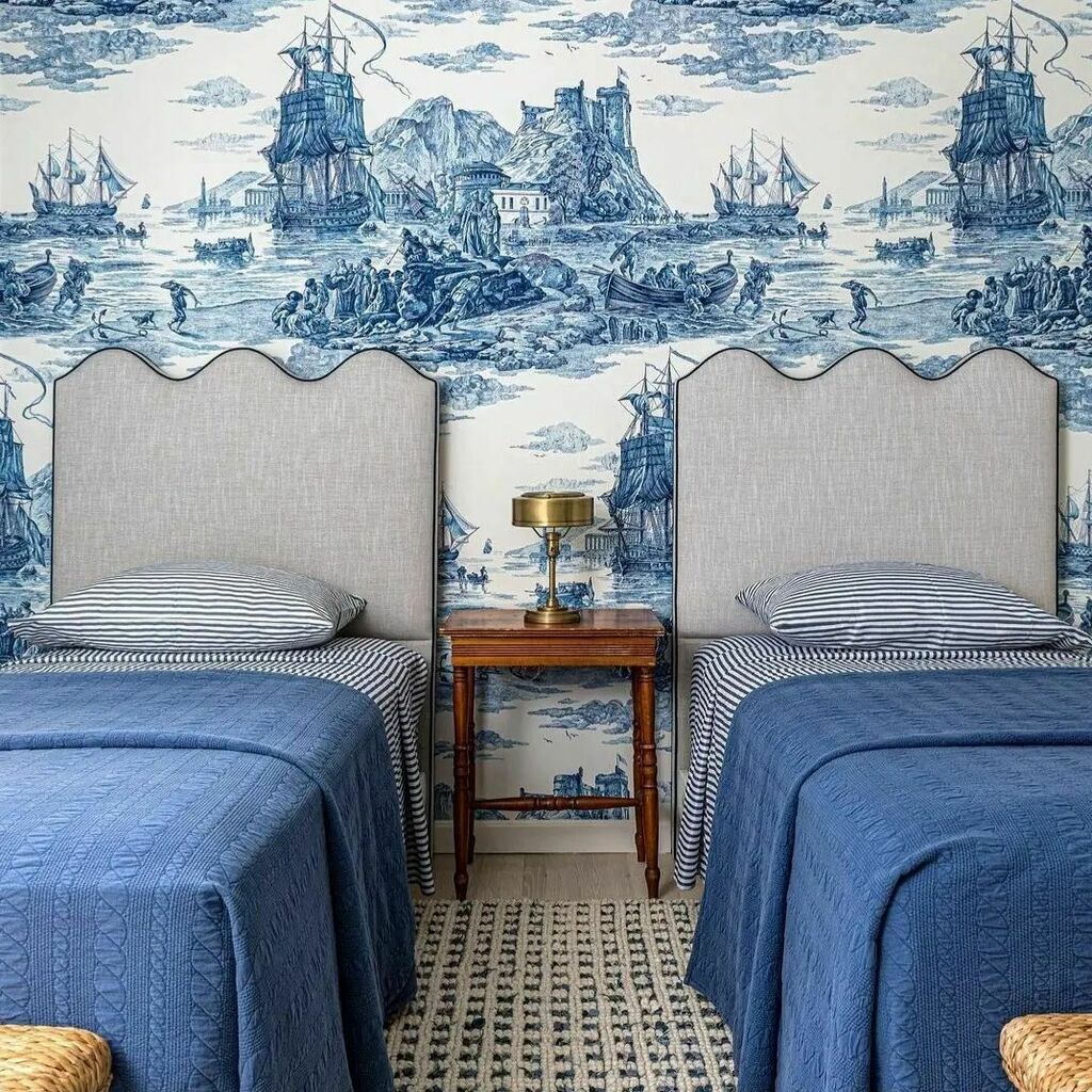 CanalsideInt's tweet photo. • TWIN CHIC •

How FANTASTIC is this bedroom with twin beds?!

OBSESSED with every detail including the gorgeous headboards and @schumacher1889 fabric used as wallpaper. 💙💙

We have a gorgeous range of bedroom furniture which would work perfectly wit… https://t.co/H1kzmsyi5g https://t.co/6amDDAon40