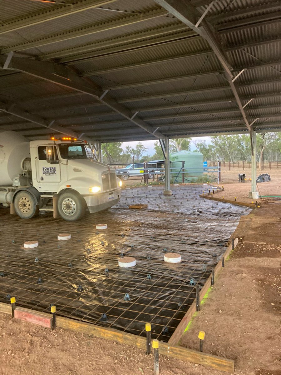 Getting just a little bit of concrete poured at Charters Towers for a big cattle yard project in the works 🏗🤠 Can't wait to see it come along, stay tuned for more pics 👀