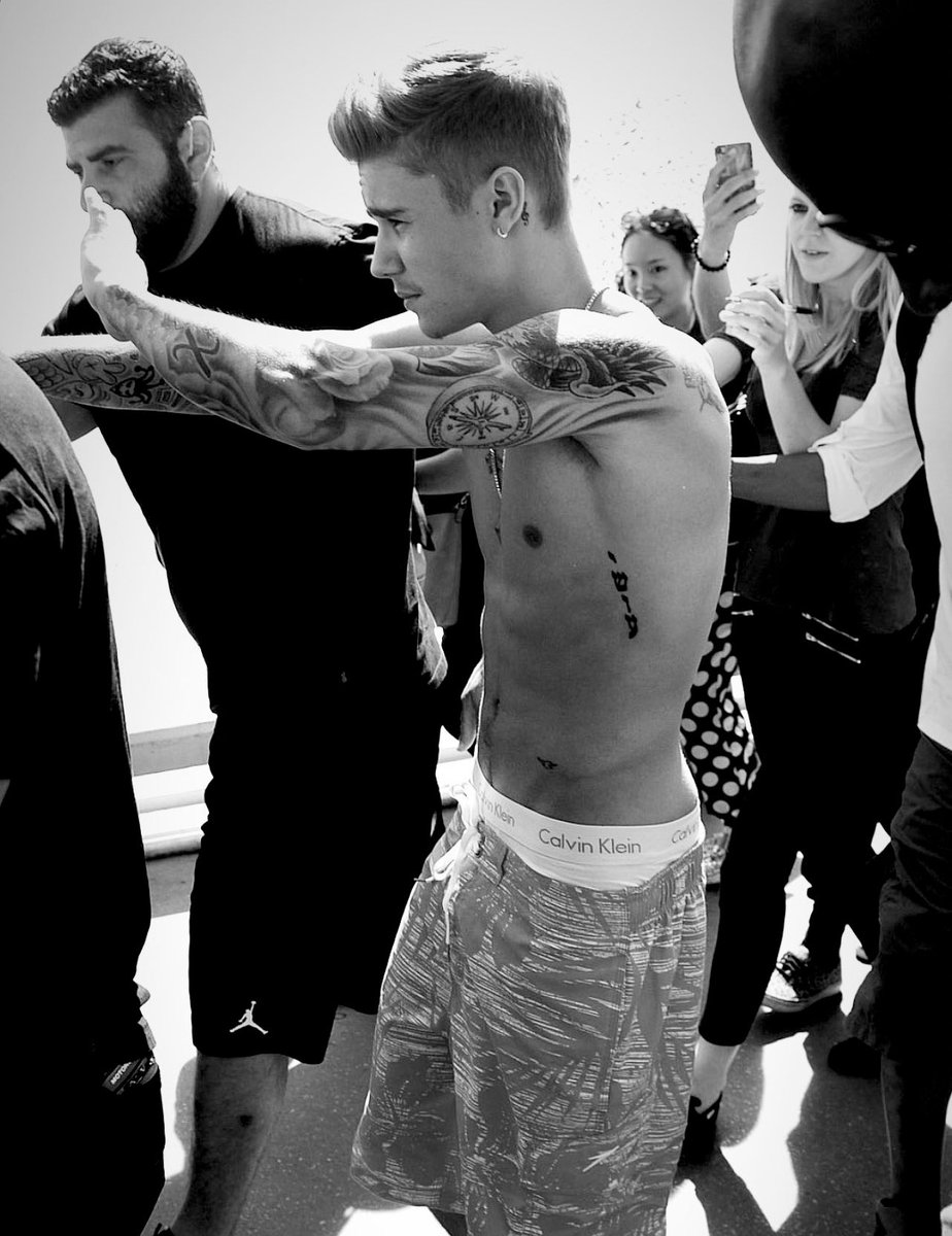 a̶r̶c̶h̶i̶v̶e̶d̶ bizzle (@archivedbizzie) on Twitter photo 