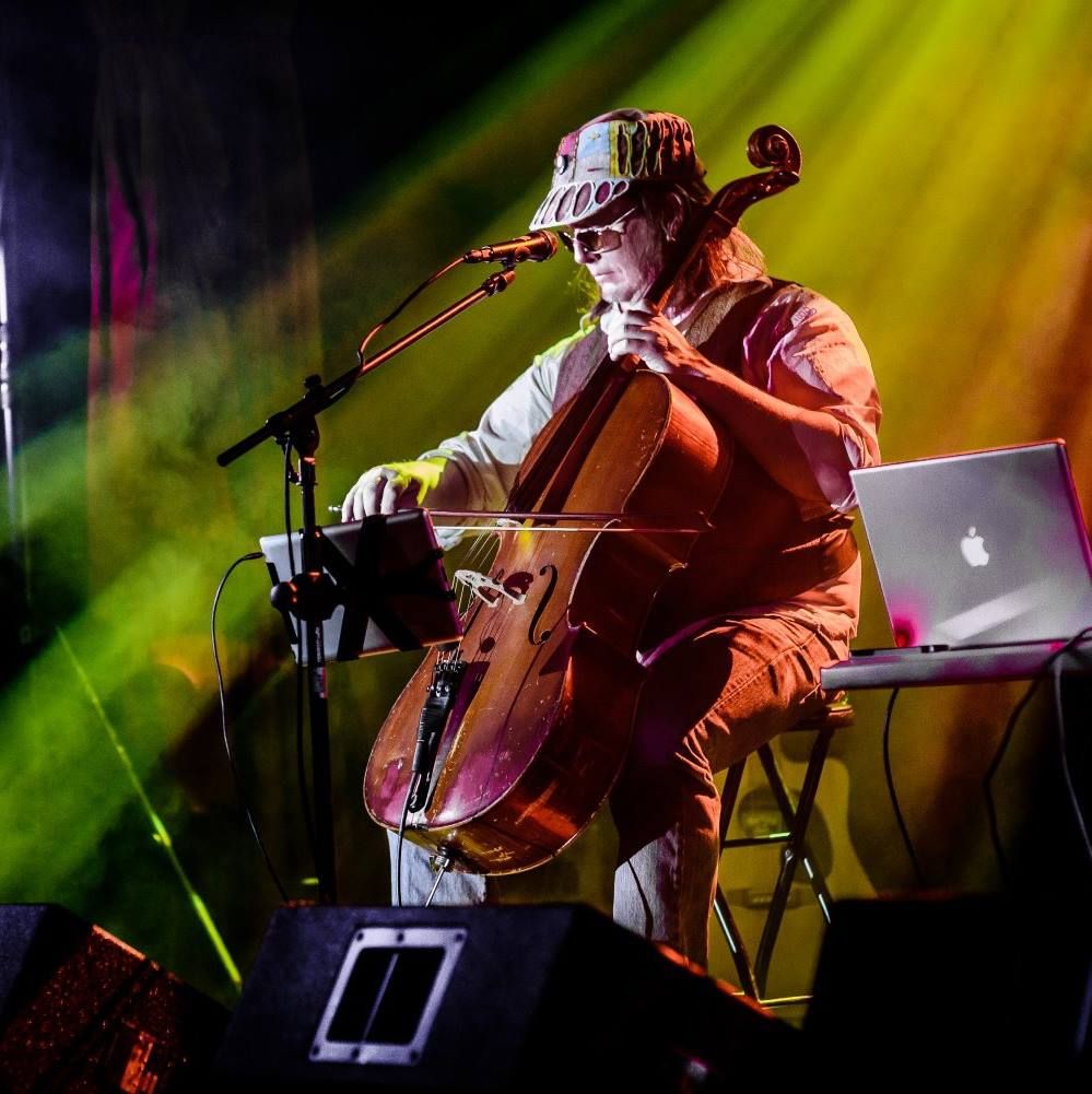 DantesLive's tweet image. 🎻This Friday, October 8th @skipvon the creative mind behind CELLOTRONIK makes his way to our stage with his loop station and any combination of cello, mandolin, guitar, bass, voice, laptop, iPhone, and iPad. 

danteslive.com/event/11412155…