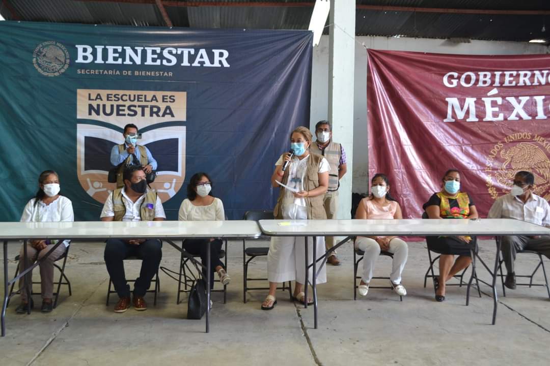 GobNochixtlan's tweet photo. La Secretaría de Bienestar entregó apoyos económicos del Programa "La Escuela es Nuestra", en Nochixtlán. 13 escuelas de Asunción Nochixtlán recibieron apoyo económico como parte del Programa “La Escuela es Nuestra”, impulsado por el Gobierno de México. https://t.co/iNYAaLiahX