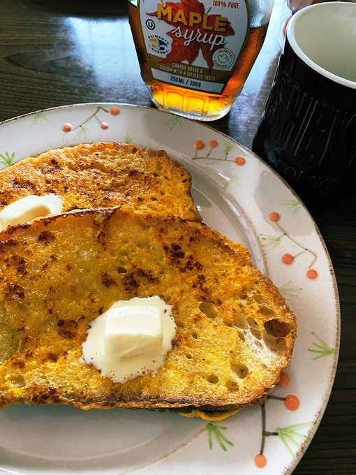 お昼のフレンチトースト+バターアイス。
フレンチトースト用にバターアイスを
常備しておきたくなるくらい
おいしい組み合わせでした✨

次はホットケーキにも試してみたいです 